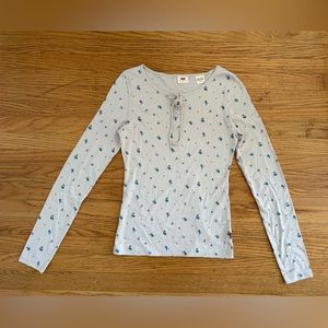 Levis Women sz S bone color Floral print everyday Henley shirt